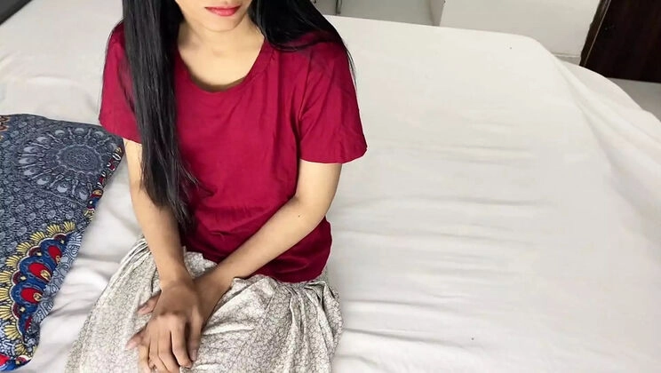 Punjabi Girl Exposes Her Big Ass and Begs for Hard Creampie in HD