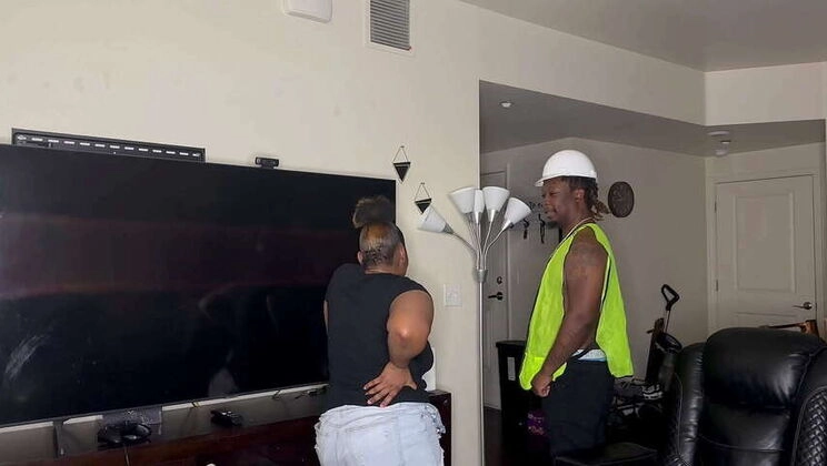 Construction Worker Kendale Offers His BBC to a Lucky Client During Work