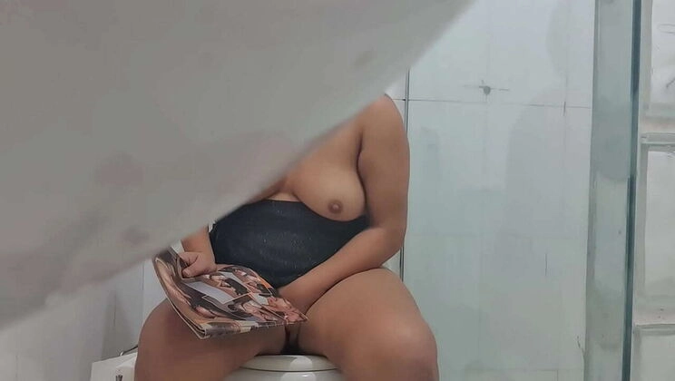 Hidden Cam in Women's Bathroom - Paty Bumbum Big Ass Masturbation