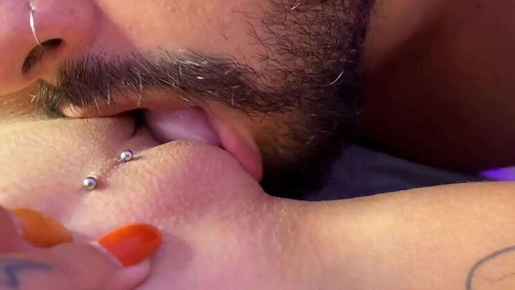 Romulo Pontess Made Kevlyn Santos' Pussy Squirt from Intense Fingering - Squirt, Orgasm, Fingering