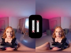 VRCosplay Black Widow Help's Hulk To Destress