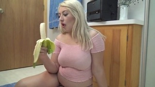 Belly stuffing, candii kayn porno