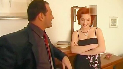 Franco Trentalance scopa la vacca di suo sorella insieme al suo amico