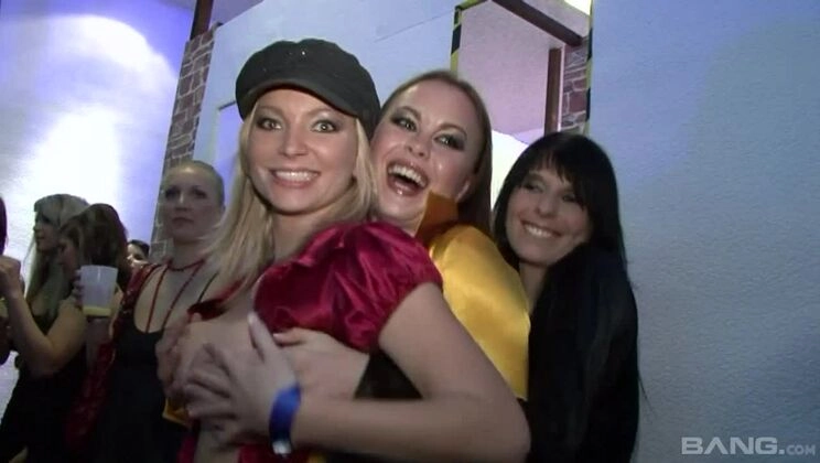 Blonde sex video featuring sintia stone, Sharka Blue and Sofia Valentine