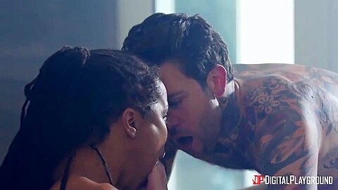 Kira Noir, Small Hands And Seth Gamble - Dark-skinned Beauty Fucks Tattooed Guy In The Living Room