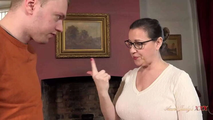 Mature Boss Lady Eva Jayne: Hardcore Romp with Lazy Employee in the Office