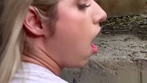 Mia Linz dando em publico anal