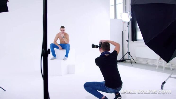 Makeup Artist Belle Claire, Mounts a trio with DP at Photoshoot