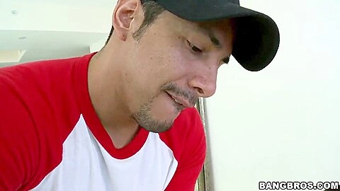 Jayden Jaymes called this masseur at her home on the recommendation of her friends