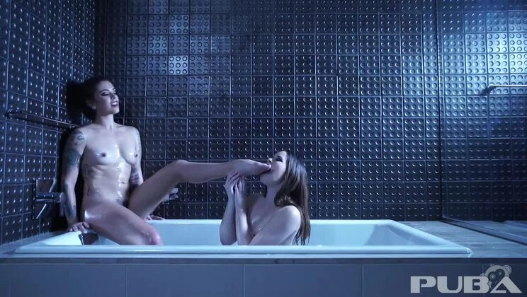 Kayla Jane & Jenna J. Ross: Glowing Lesbian Encounter with Foot Fetish