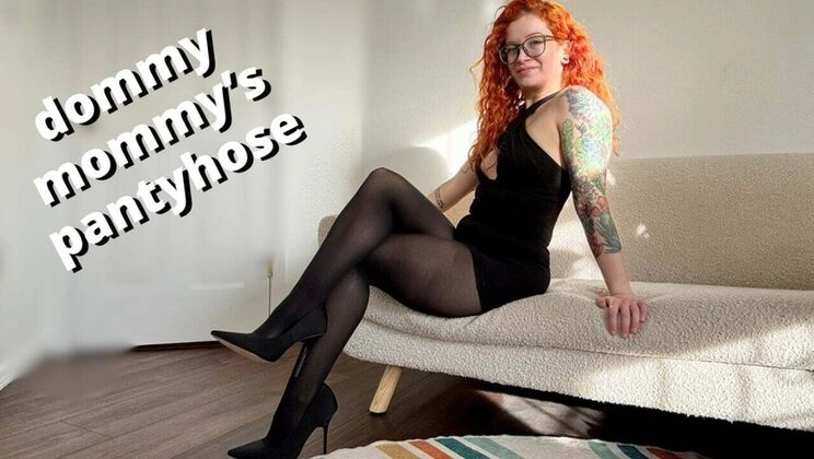 Dommy Mommy Veggiebabyy Teases Pantyhose Thief with Legs & Ass JOI - Full HD Video