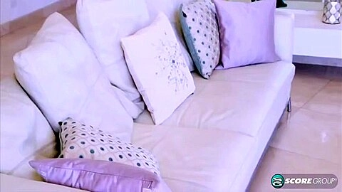 All Titz, Glitz & Hips - On The Couch, Holly Wood And Curly Hair