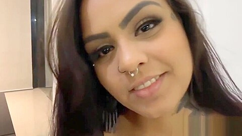 Conheci uma novinha toda rabiscada Evelyn Buarque
