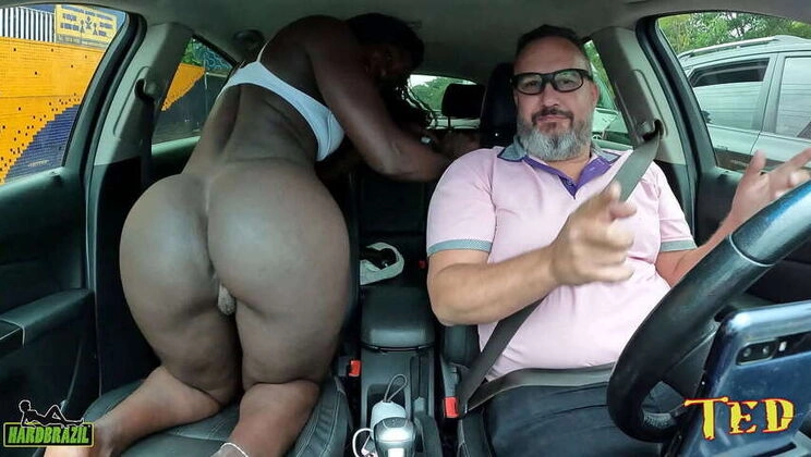 Ex-singer from Raul Gil's show, Fernanda Chocolatte, goes nude on a ride - Amateur Reality