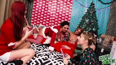 Kali & Elektra Roses with Jenna Reid: Holiday Cheer